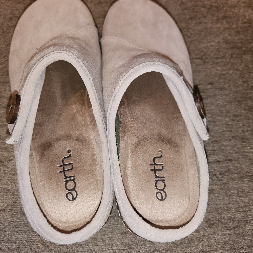 Earth Ezra2 Tan Suede Slip-On Clogs - Picture 2 of 5